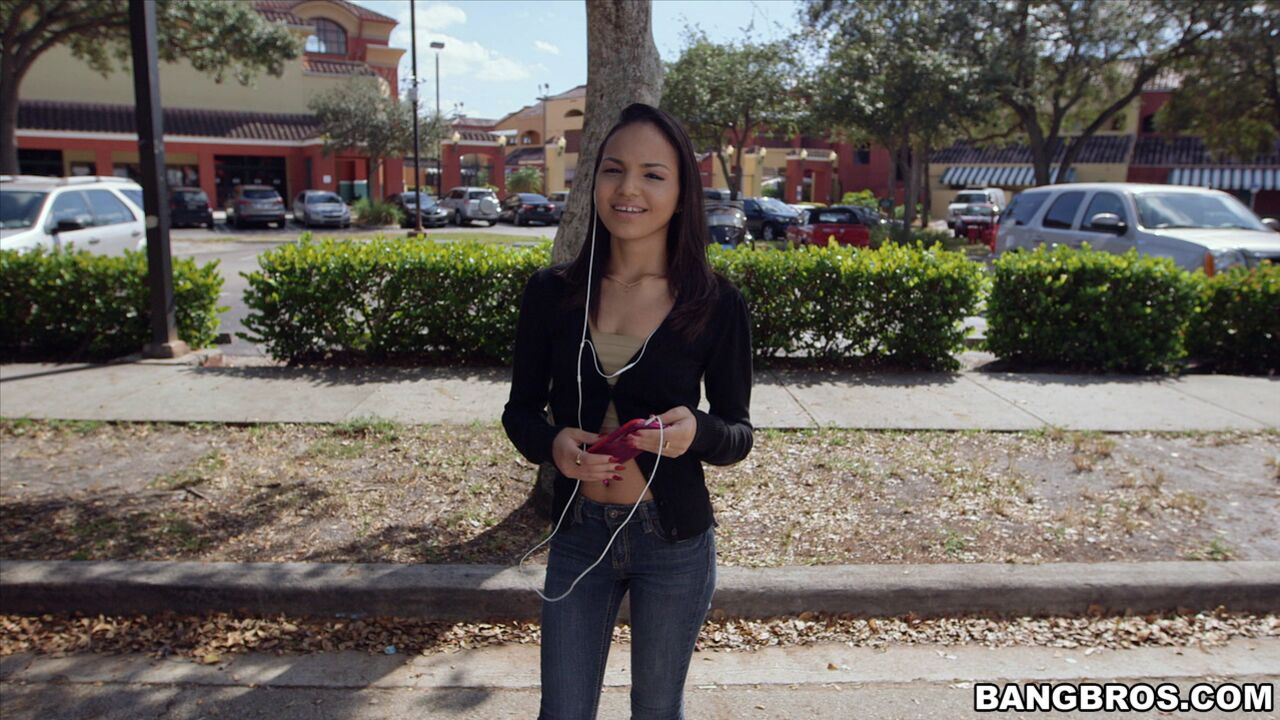 Cute Latina traded her ass for cash