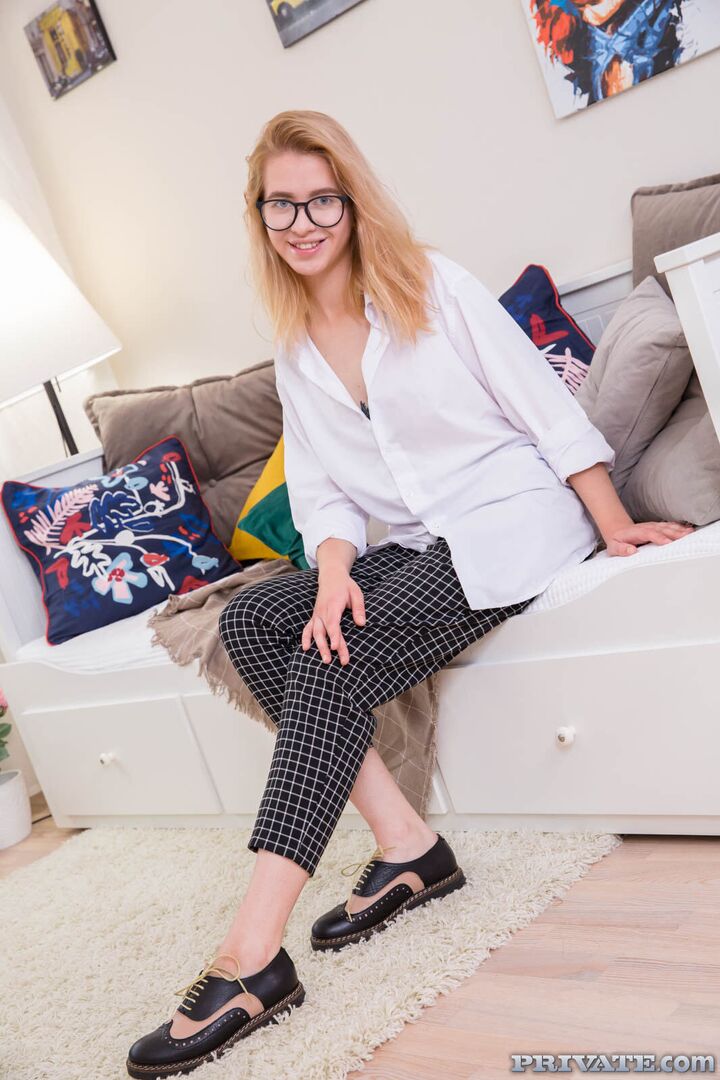 Clockwork Viktoria, Sexy Nerd Unleashes Her Wild Side