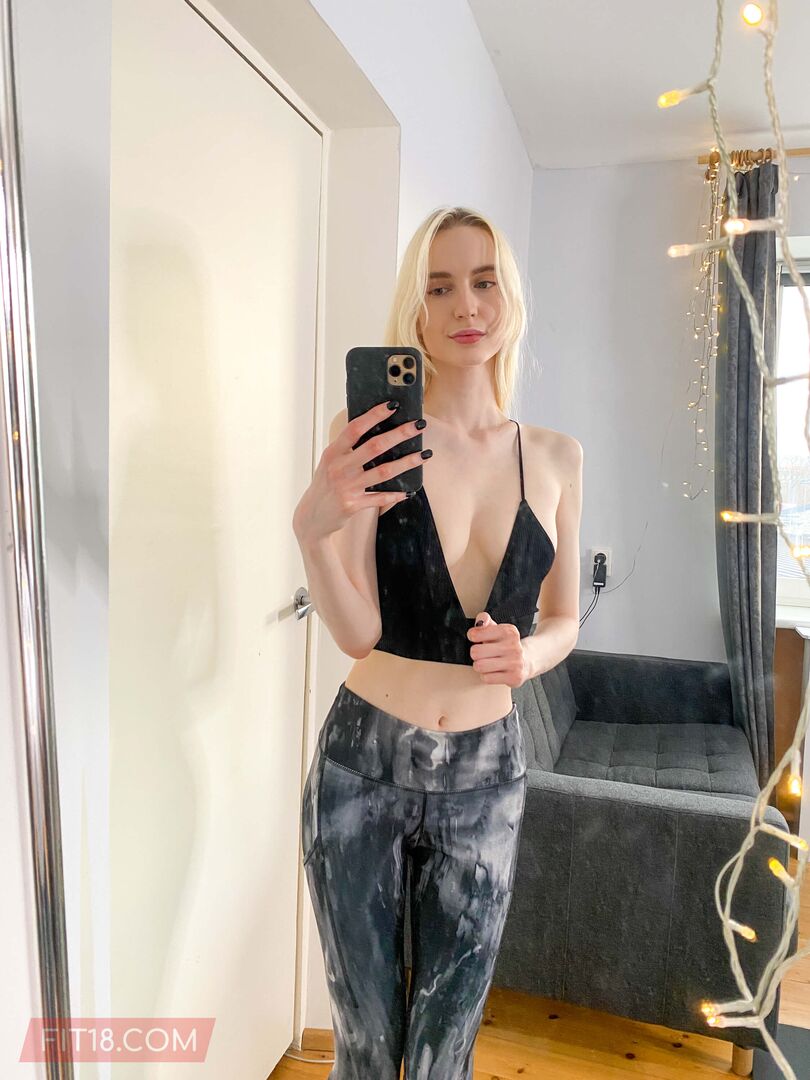 Shinaryen Returns To Show Off Her Skinny Creamy Body