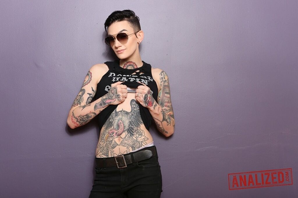 Nikki Hearts Gets ANALIZED