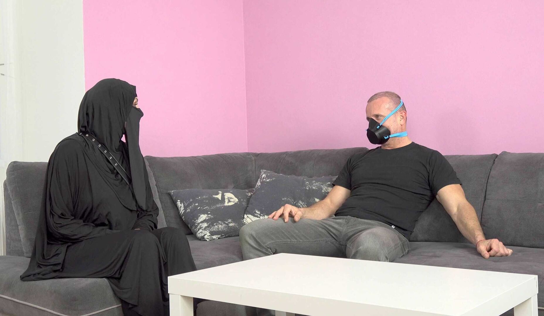 A desperate Muslim woman needs help