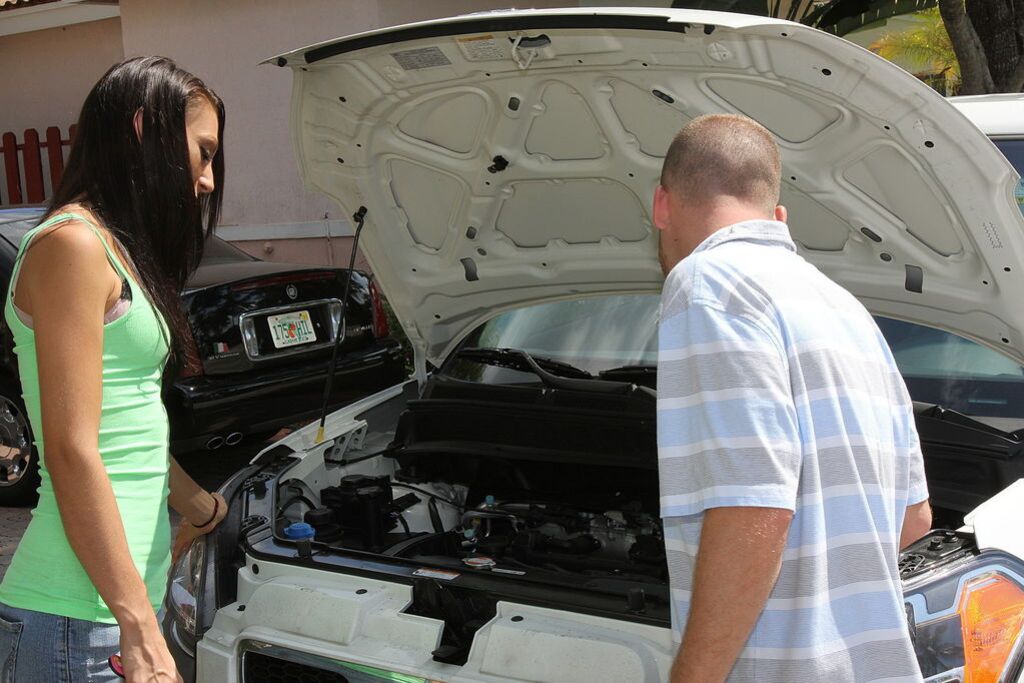 Chick With Car Troubles Fucks To Get It Fixed