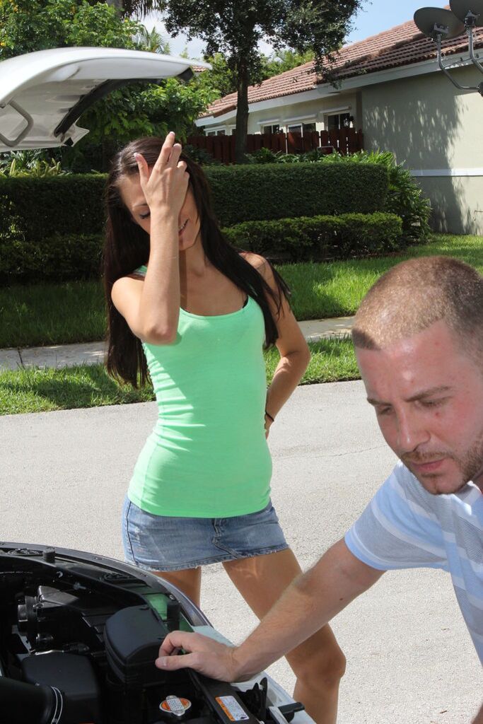 Chick With Car Troubles Fucks To Get It Fixed