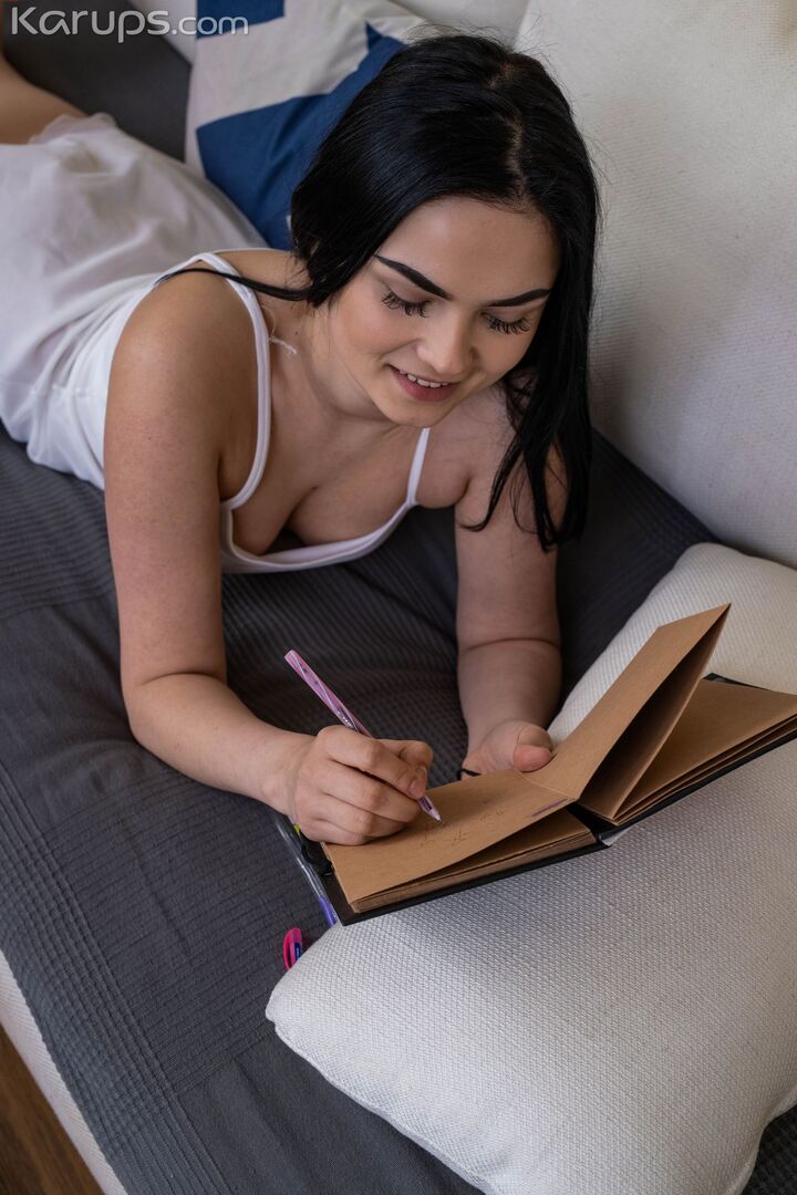 SHAVED TEEN SPREADING