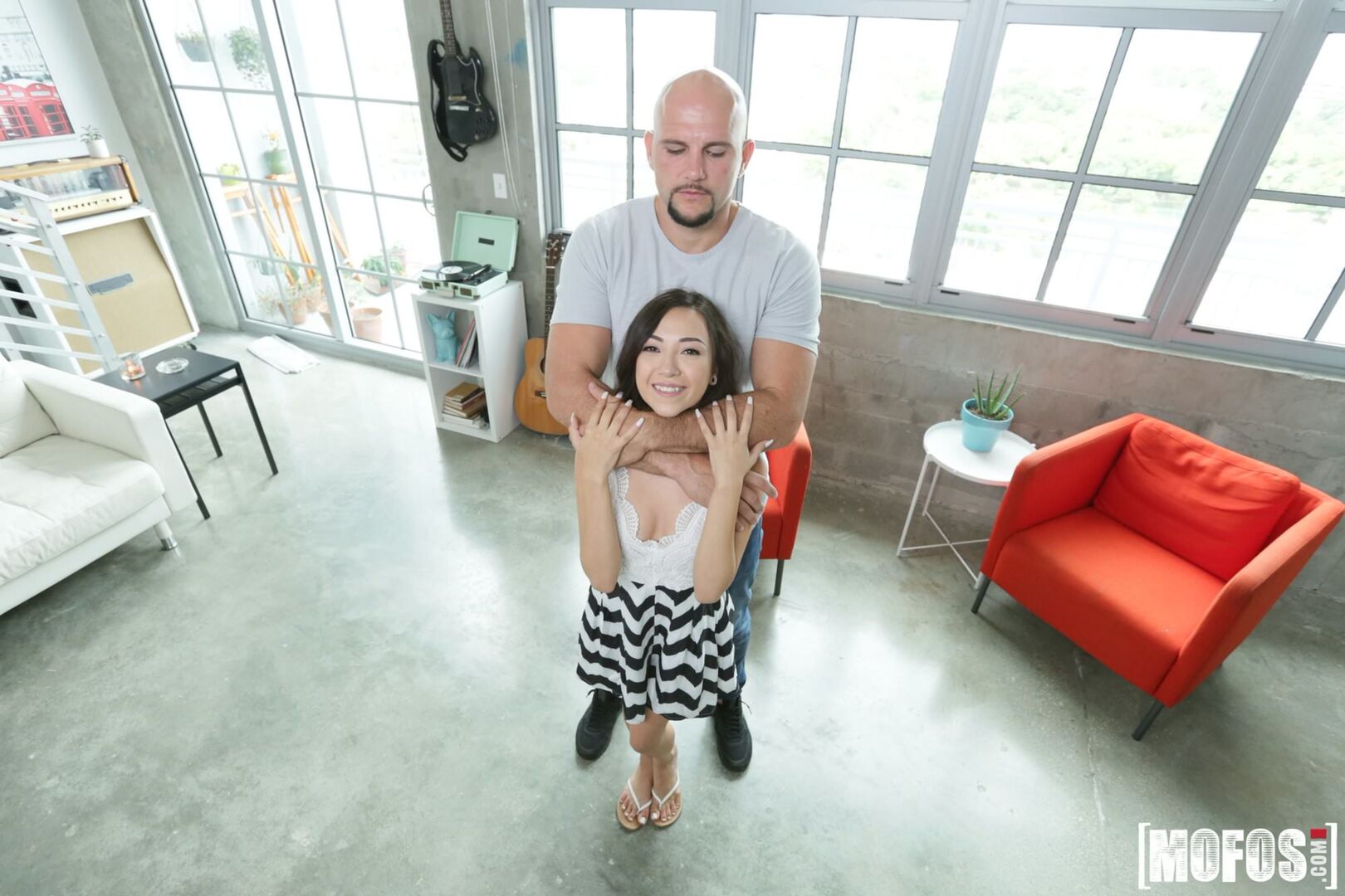 Tiny Girlfriend in Crazy Positions