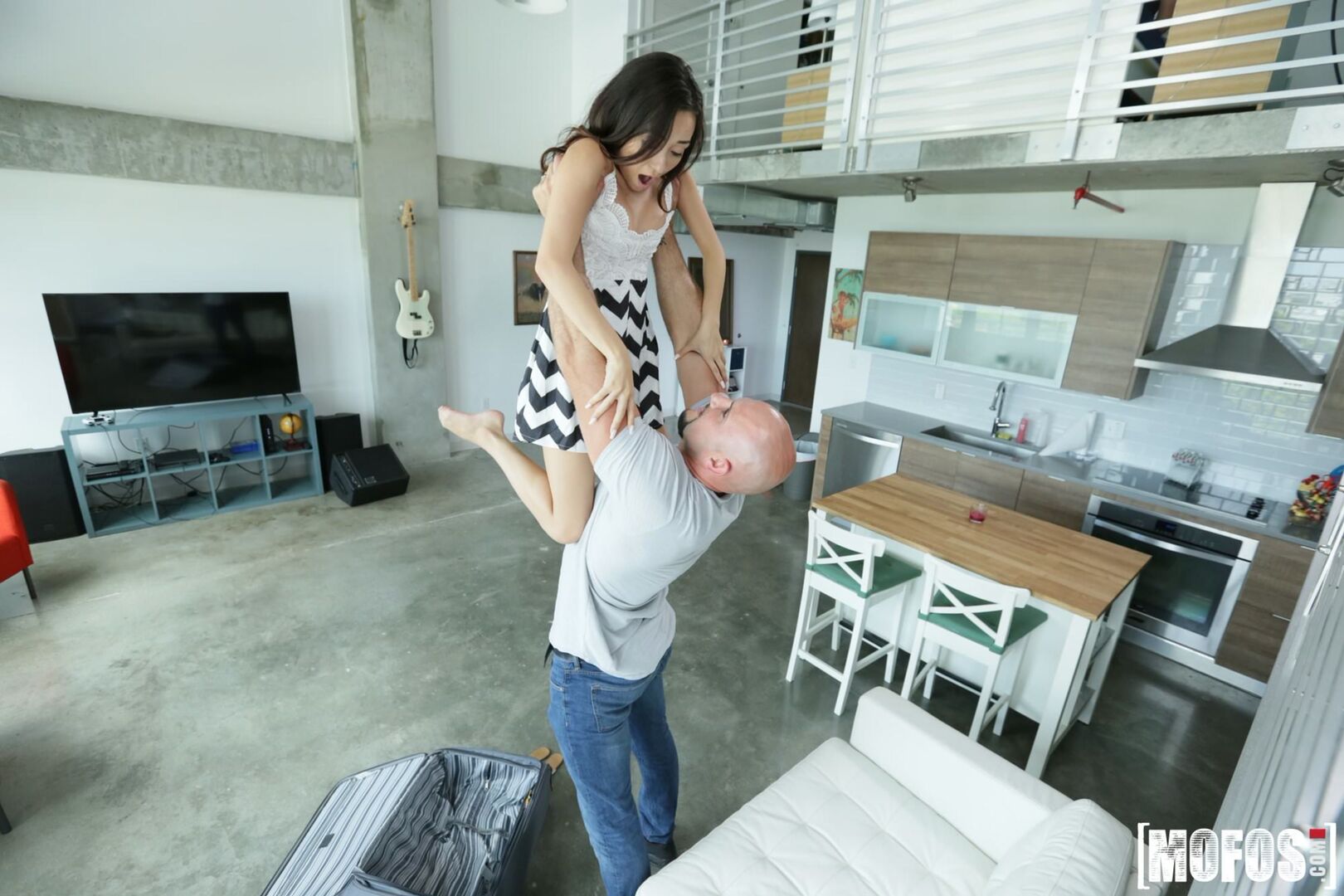 Tiny Girlfriend in Crazy Positions