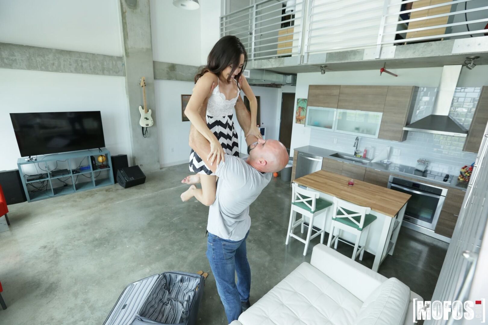 Tiny Girlfriend in Crazy Positions