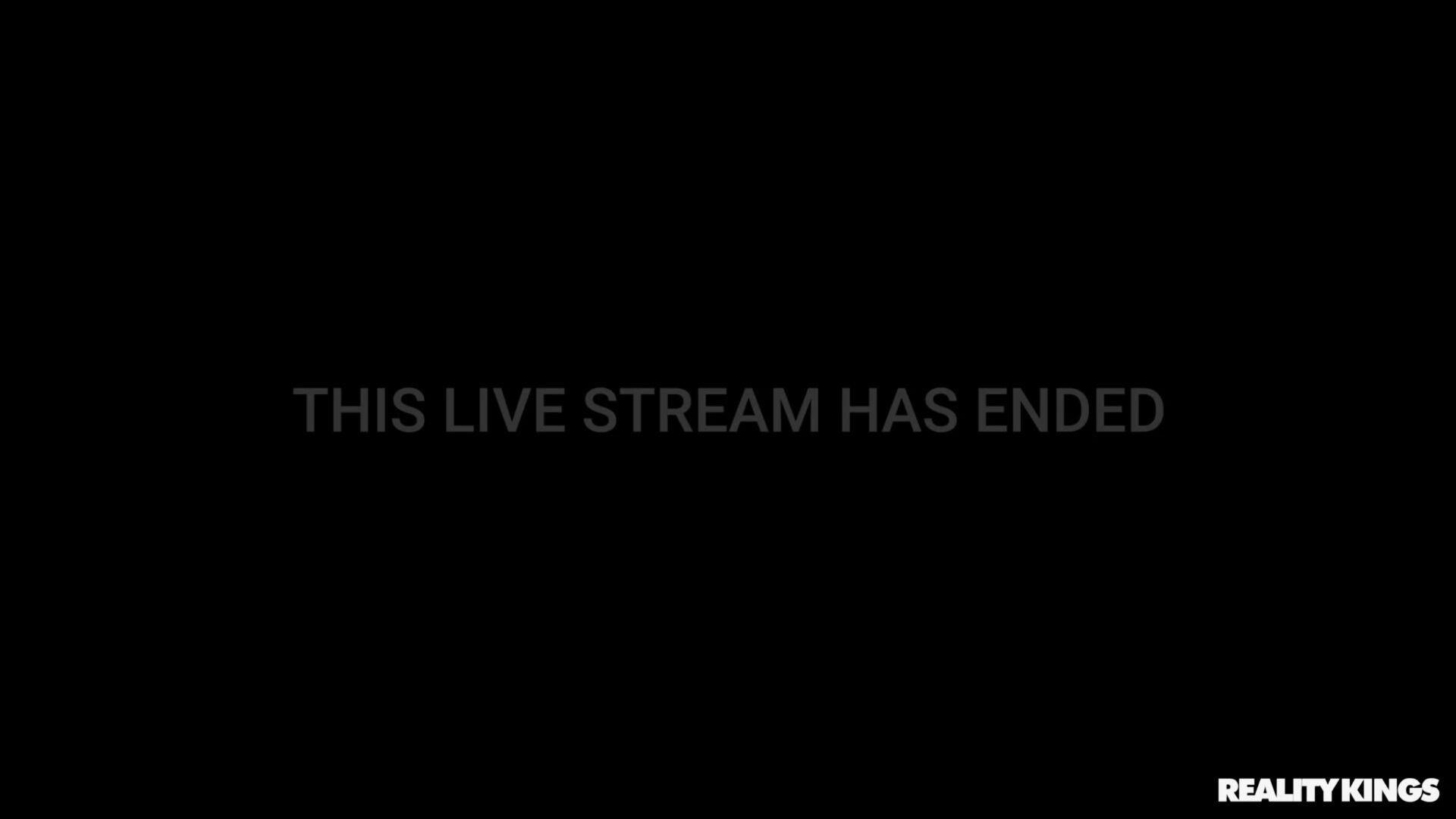 Sexy Streamer Goes All The Way