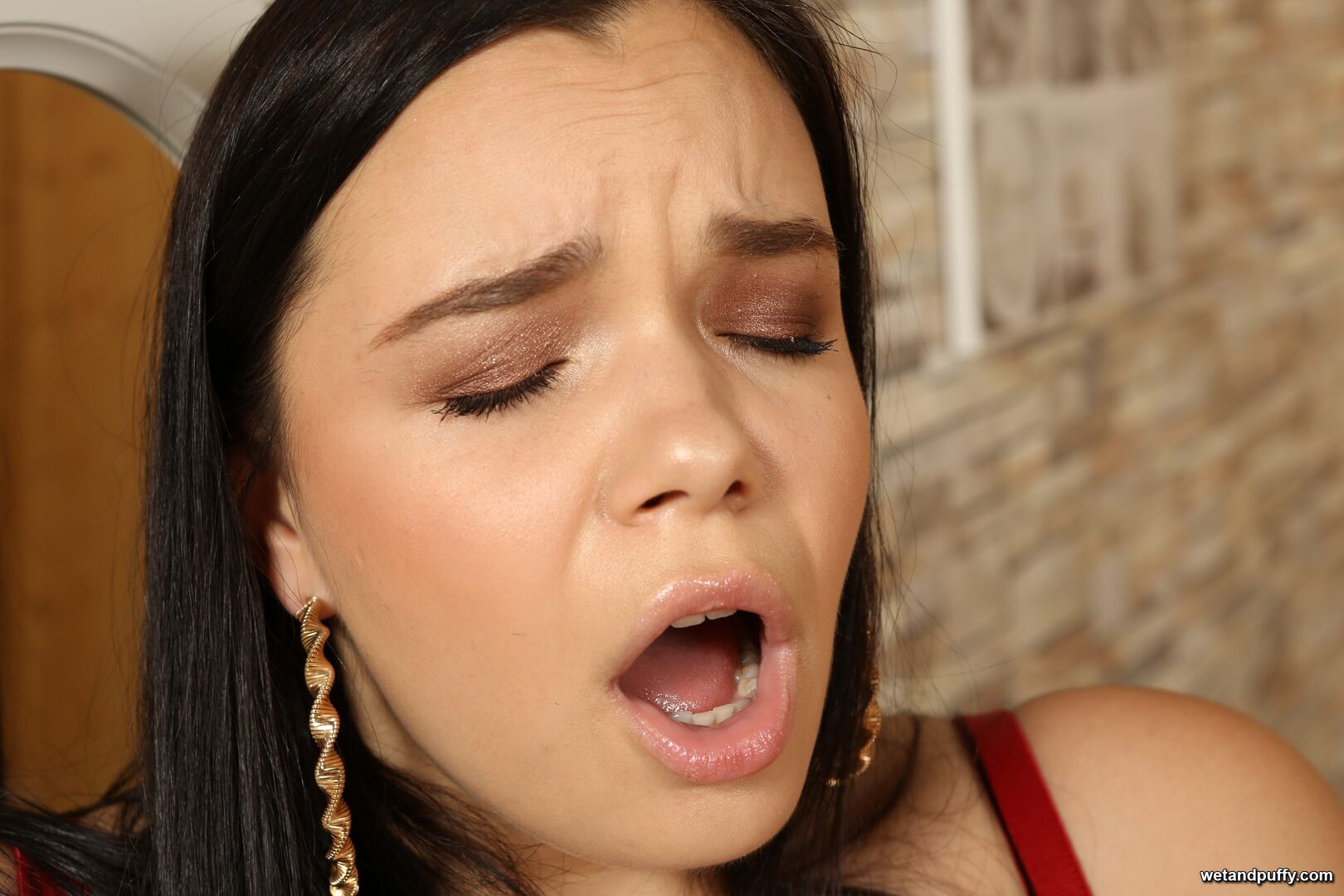SOFIA LEE — ALL THAT GLITTERS