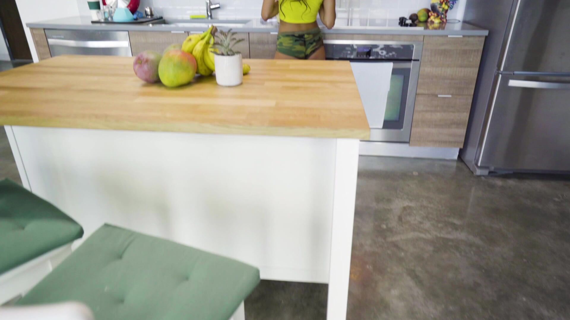 Hot Latina Teaches Booty Workout