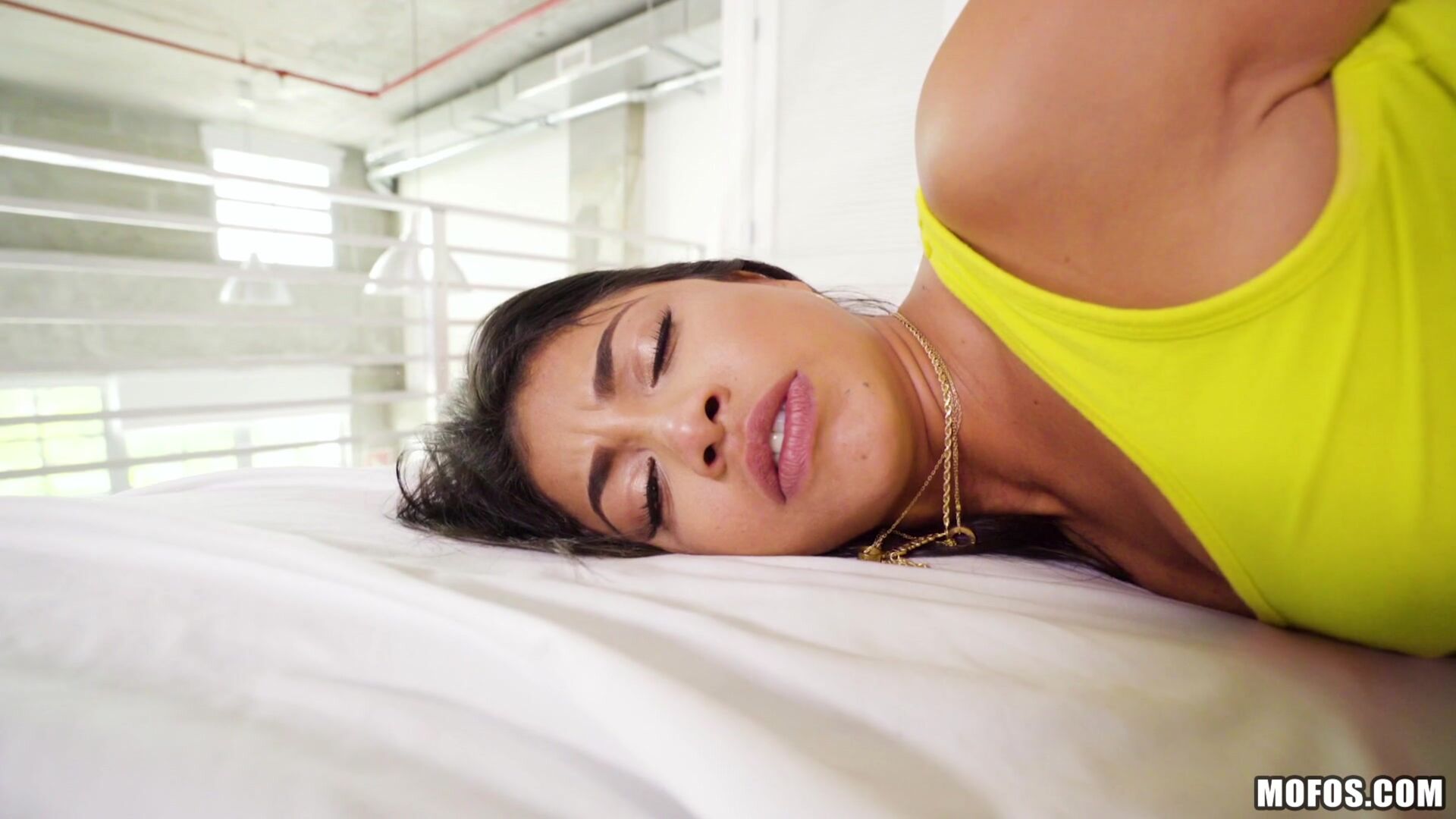 Hot Latina Teaches Booty Workout