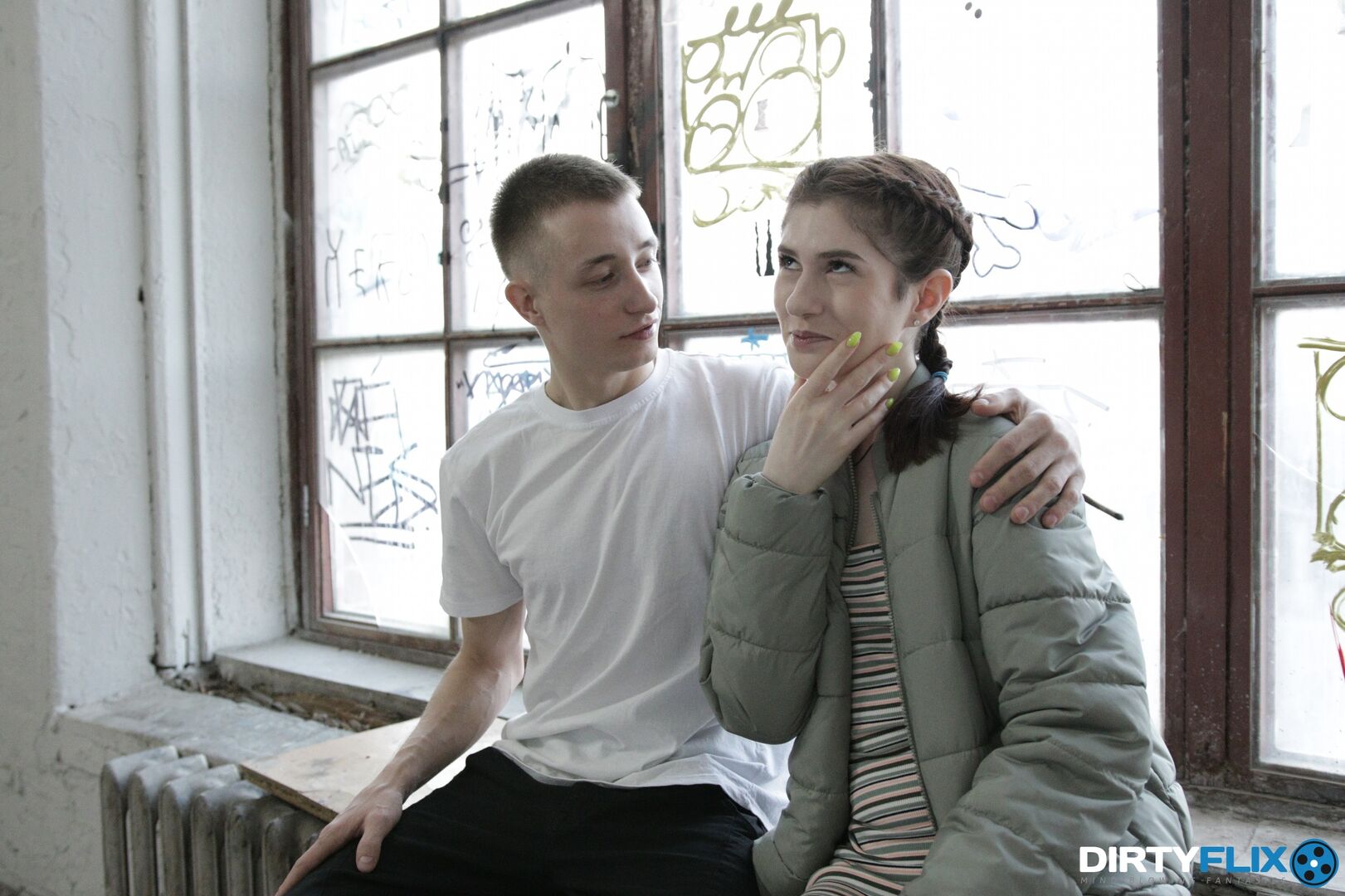 Fuck-hungry teen enjoys cock