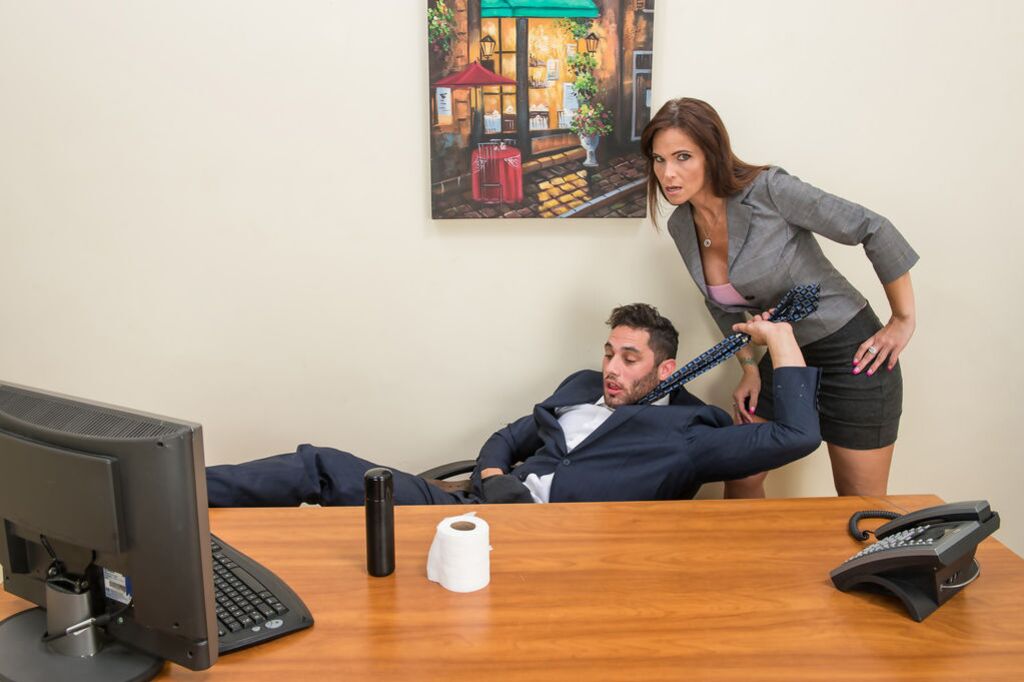 Sexy MILF Boss Syren De Mer Exploits Employee for Dick