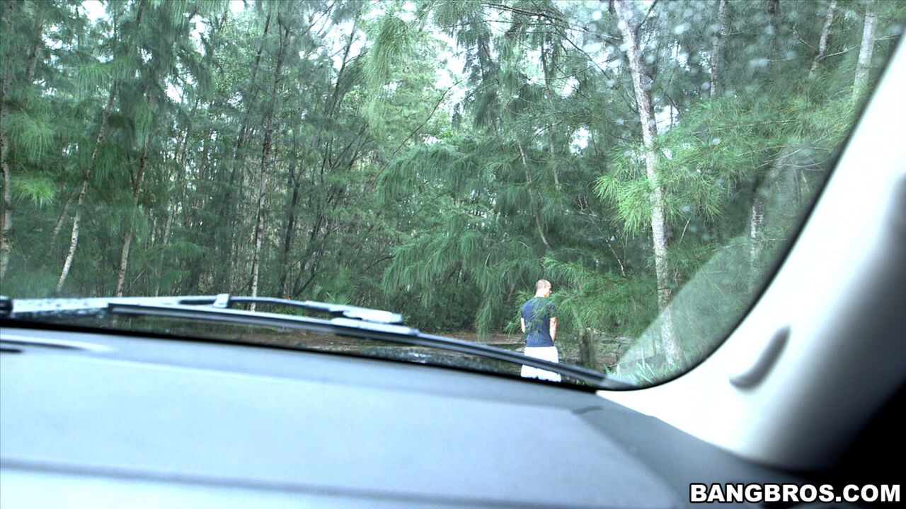 Big booty MILF fucked outdoors