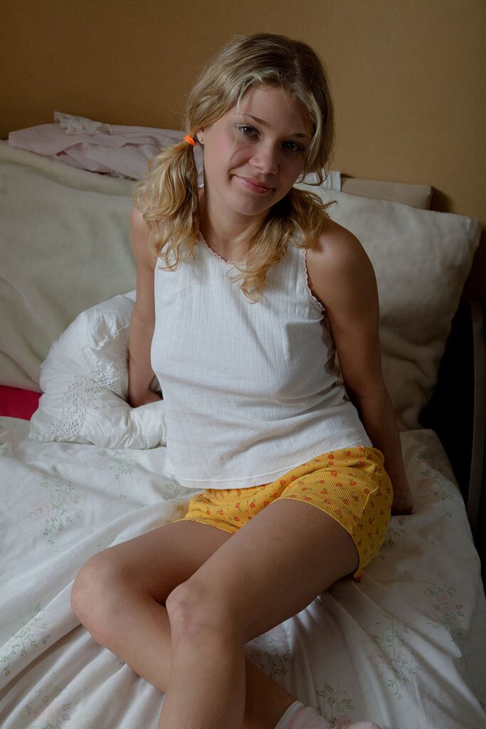 HOT Teen with Puffy Nipples Discovers What a Vibrator Is