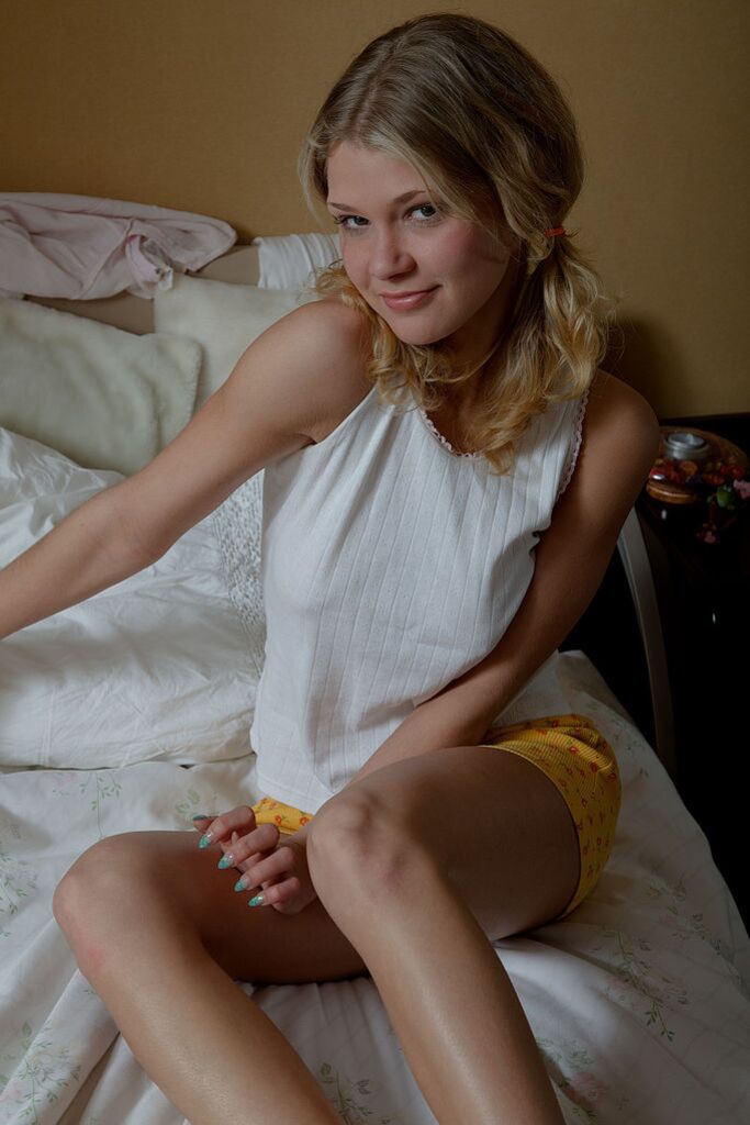 HOT Teen with Puffy Nipples Discovers What a Vibrator Is