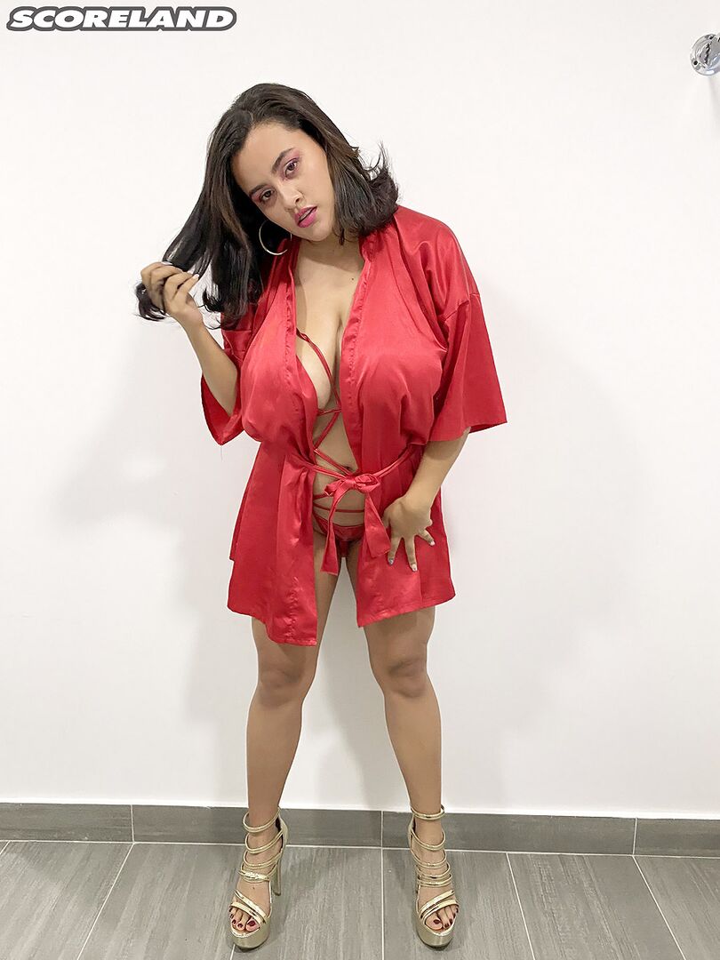 Kati Rico: Seriously Sexy At SCORELAND