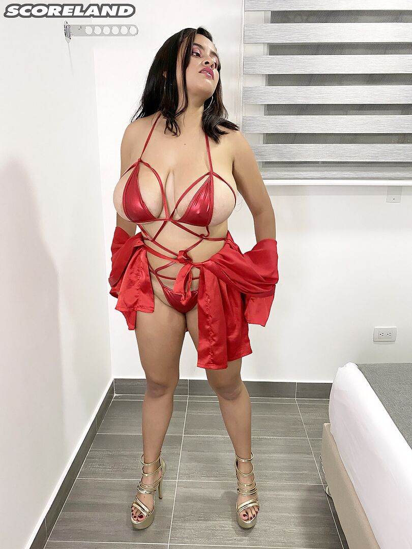 Kati Rico: Seriously Sexy At SCORELAND