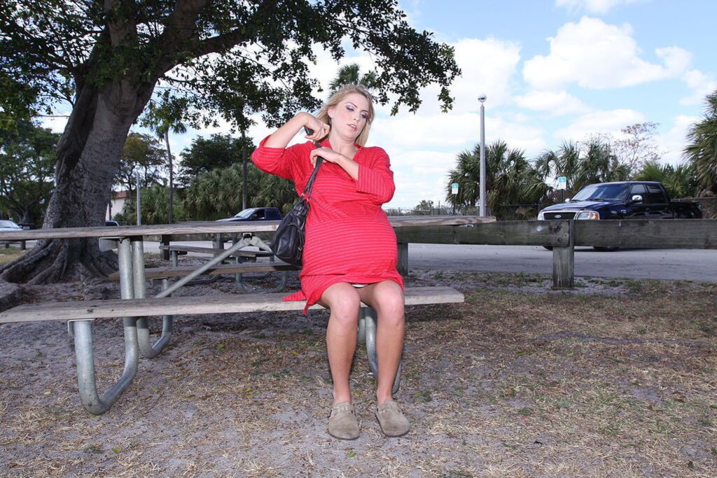 Hot Blonde Cheerleader Reecy Rae Fucks After Practice