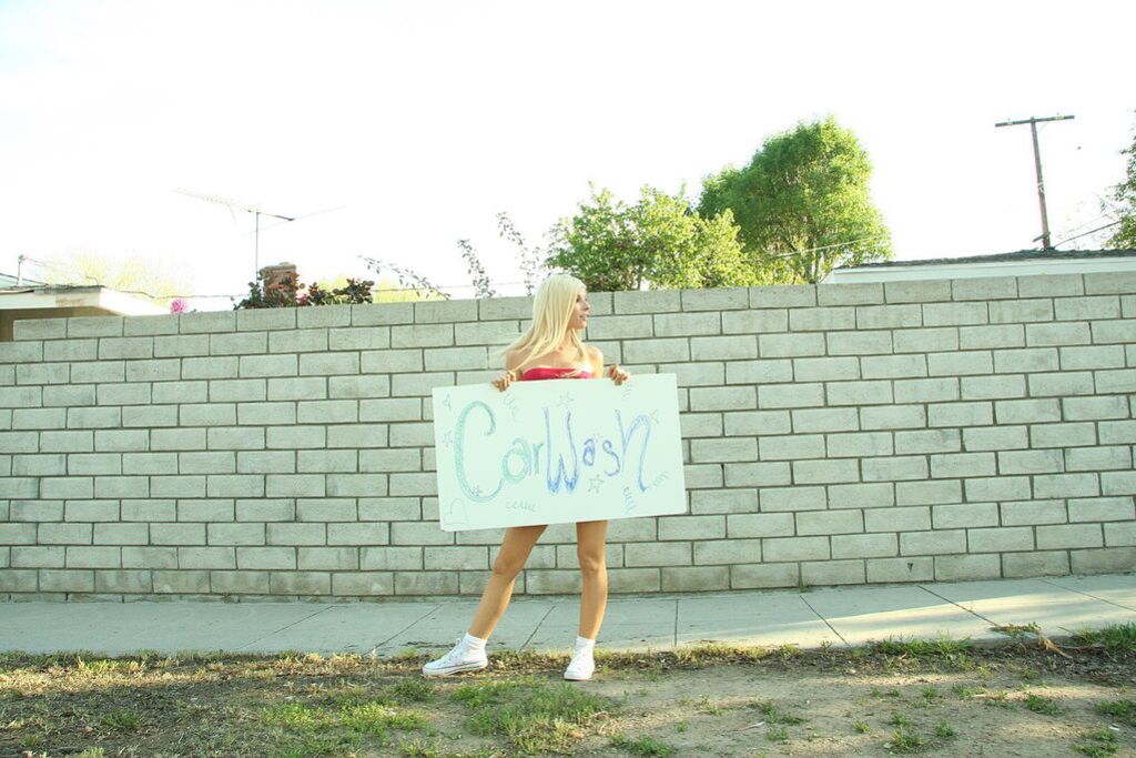 Cheer Leader Kinzie Marie Sucks Massive Cock