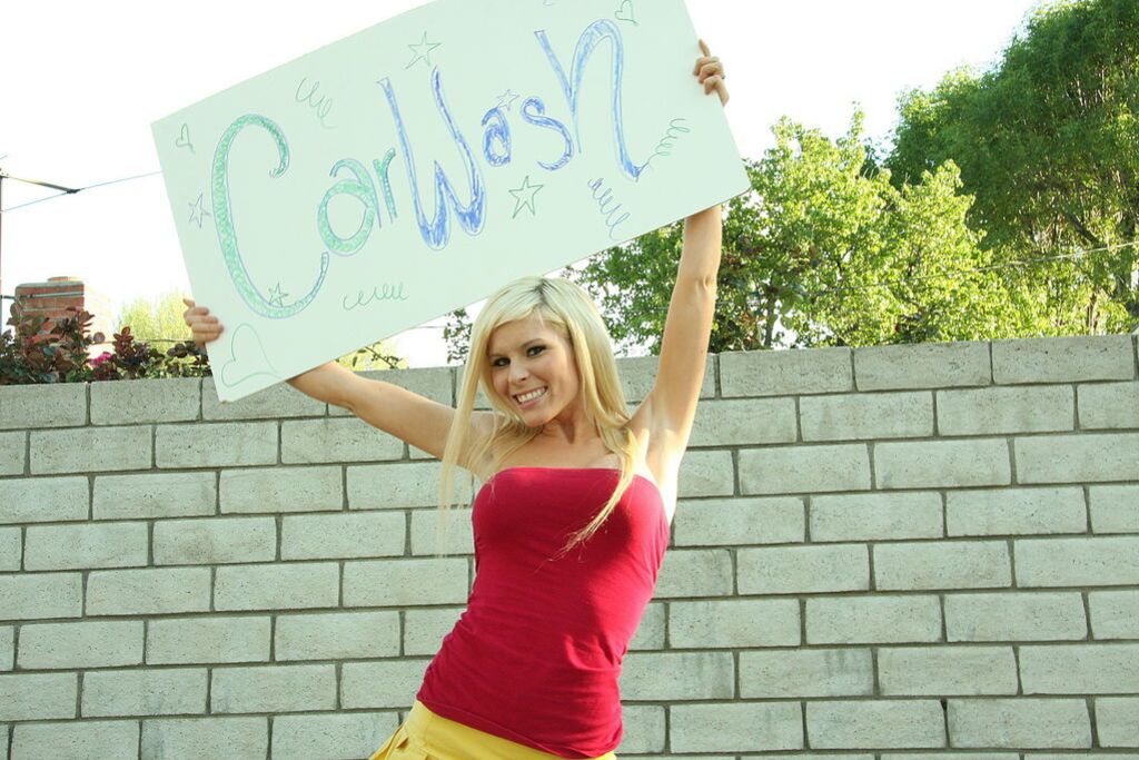 Cheer Leader Kinzie Marie Sucks Massive Cock