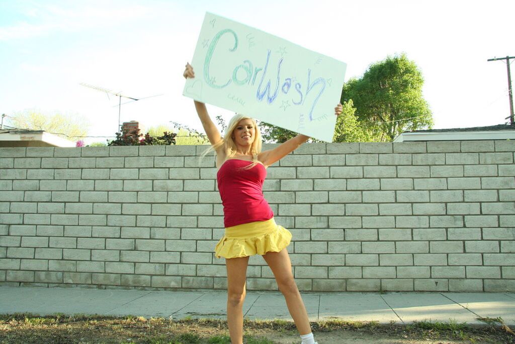 Cheer Leader Kinzie Marie Sucks Massive Cock