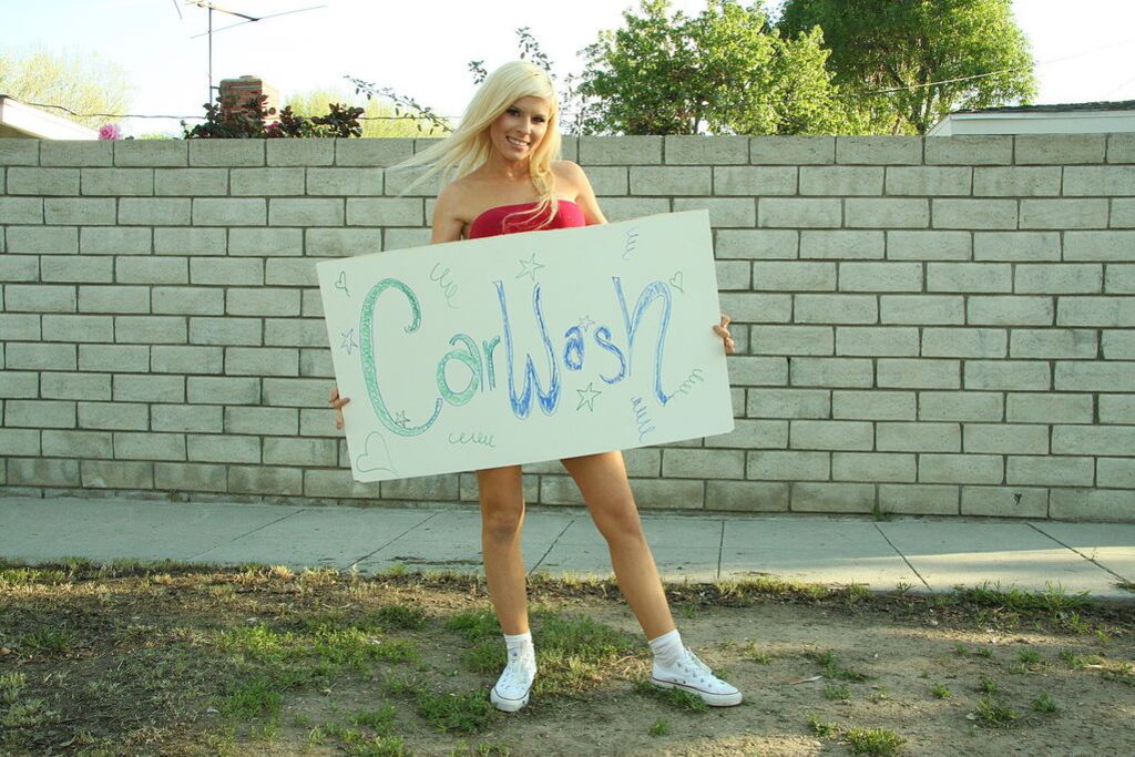 Cheer Leader Kinzie Marie Sucks Massive Cock