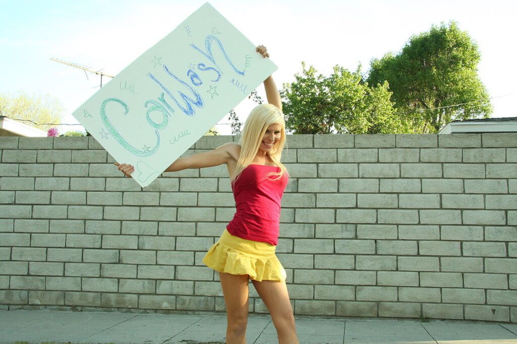Cheer Leader Kinzie Marie Sucks Massive Cock