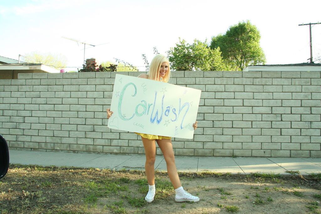 Cheer Leader Kinzie Marie Sucks Massive Cock