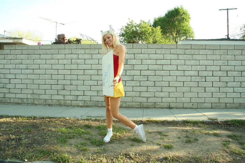 Cheer Leader Kinzie Marie Sucks Massive Cock
