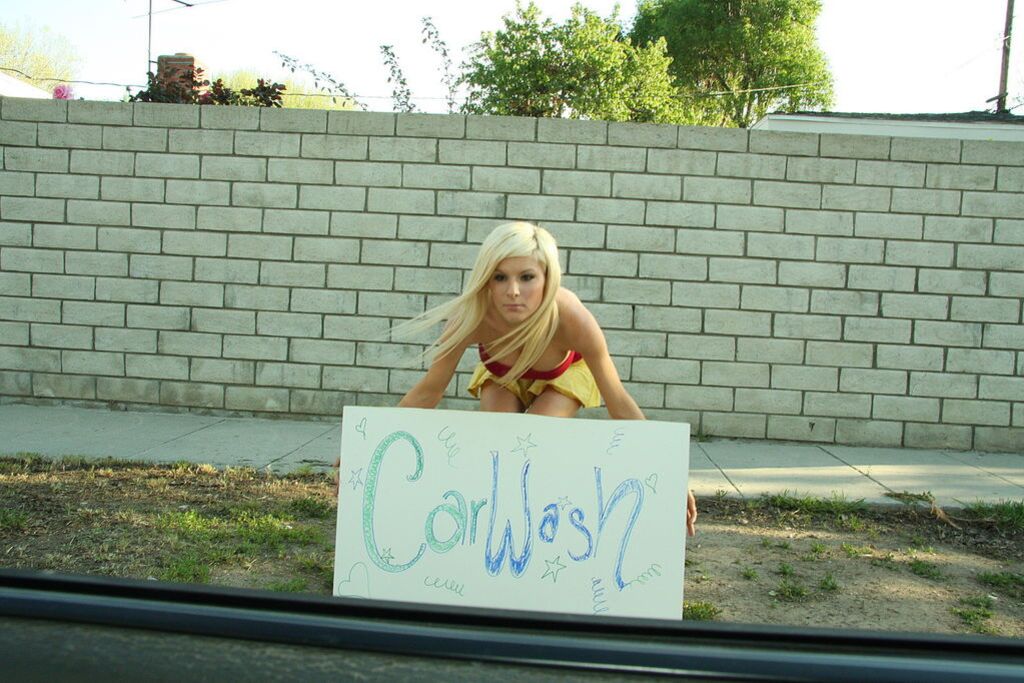 Cheer Leader Kinzie Marie Sucks Massive Cock