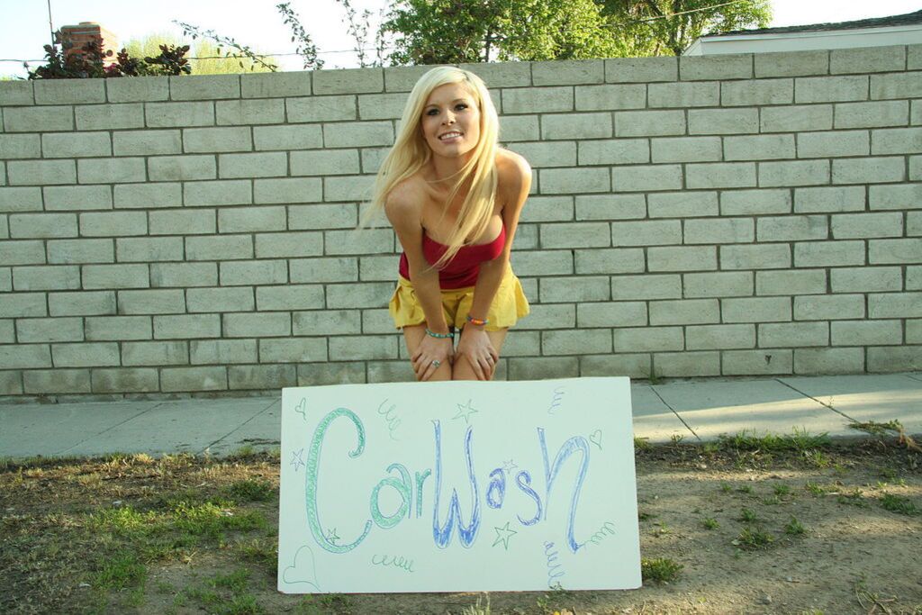 Cheer Leader Kinzie Marie Sucks Massive Cock
