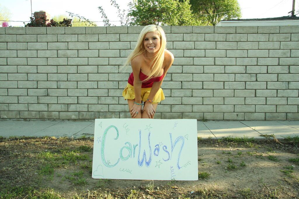 Cheer Leader Kinzie Marie Sucks Massive Cock