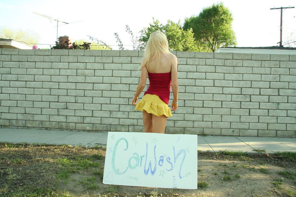 Cheer Leader Kinzie Marie Sucks Massive Cock