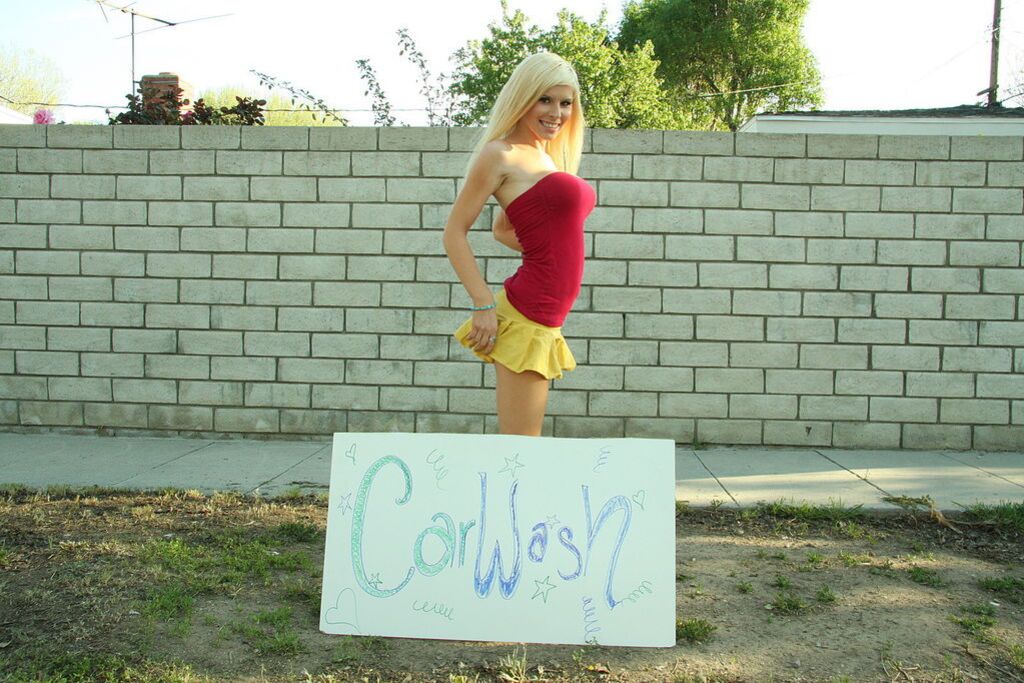 Cheer Leader Kinzie Marie Sucks Massive Cock
