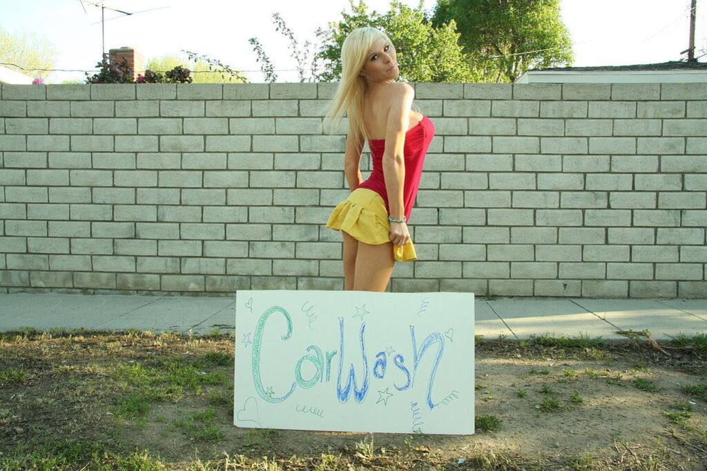 Cheer Leader Kinzie Marie Sucks Massive Cock