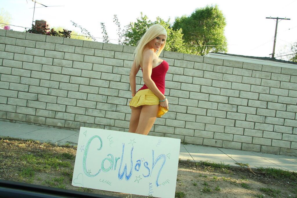Cheer Leader Kinzie Marie Sucks Massive Cock