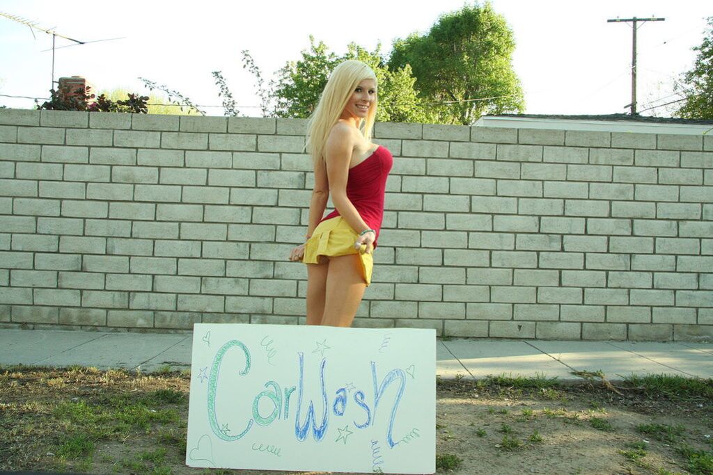 Cheer Leader Kinzie Marie Sucks Massive Cock