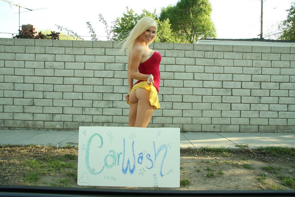 Cheer Leader Kinzie Marie Sucks Massive Cock