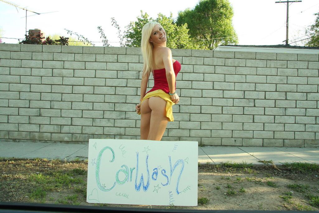 Cheer Leader Kinzie Marie Sucks Massive Cock