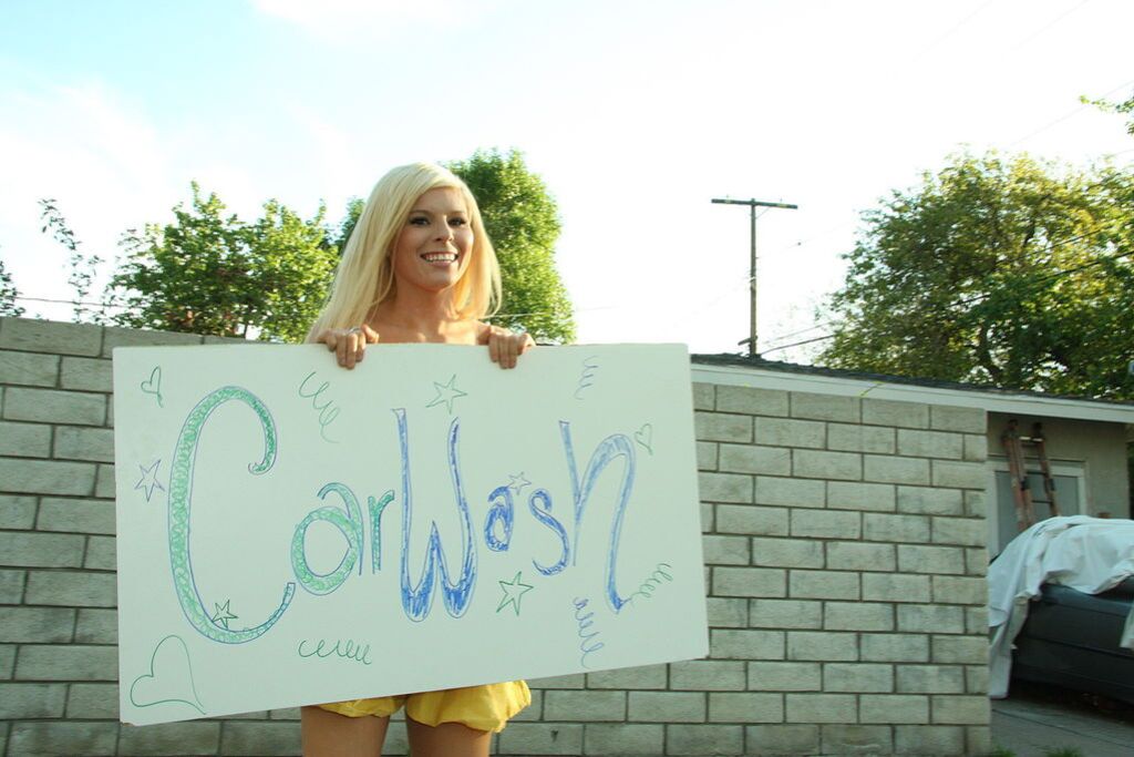 Cheer Leader Kinzie Marie Sucks Massive Cock