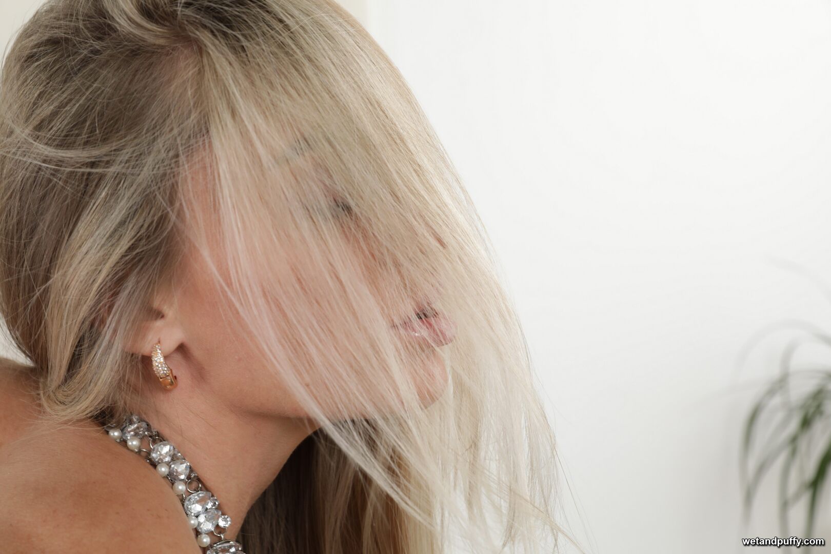 BELLA B — BLONDE AND DEADLY