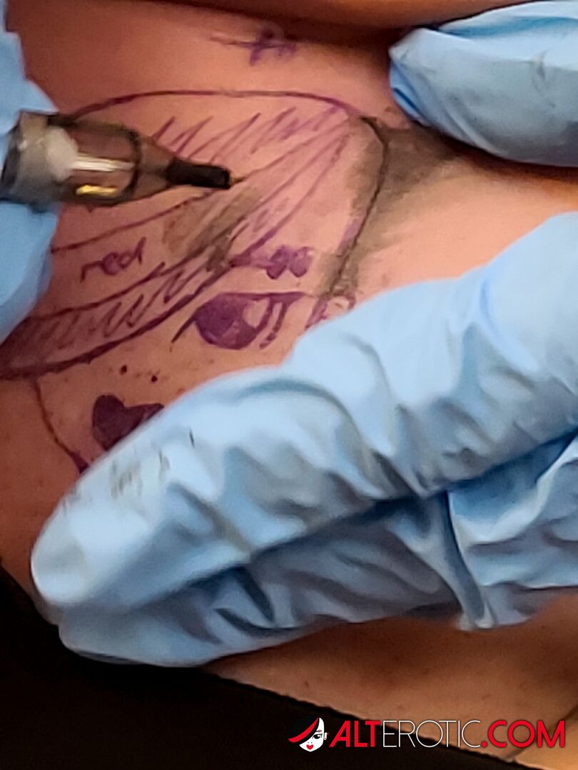 Nayomi Sharp Tattooing herself AltErotic Logo