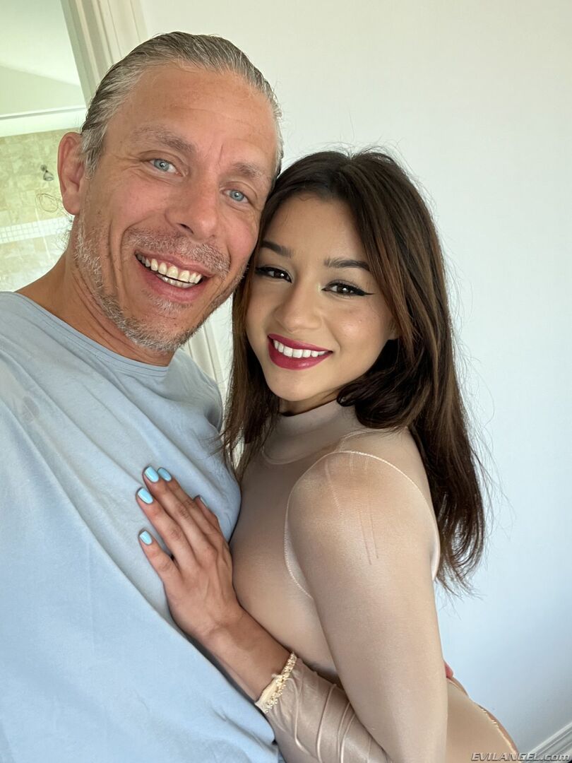Mickey Violet: Deepthroat & Creampie!