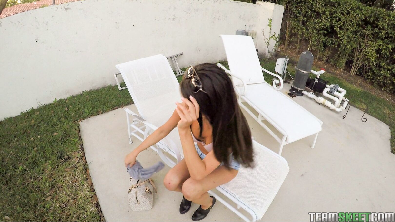 Bus Stop Babe Gets Laid and Paid