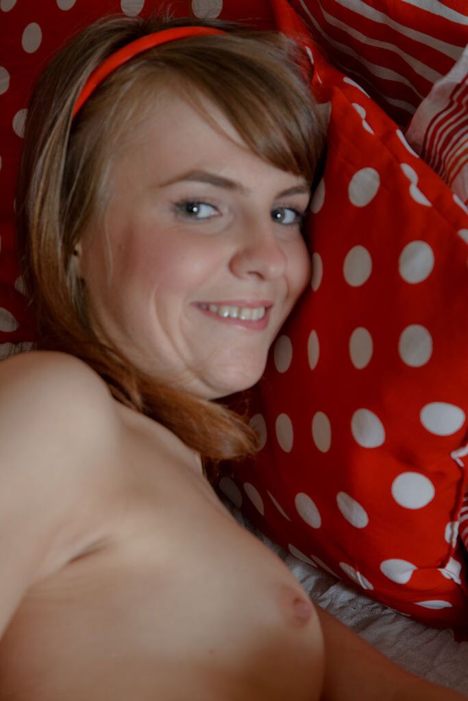 Wonderfully Hot Teen Lola's Pussy is So Moist and Wet