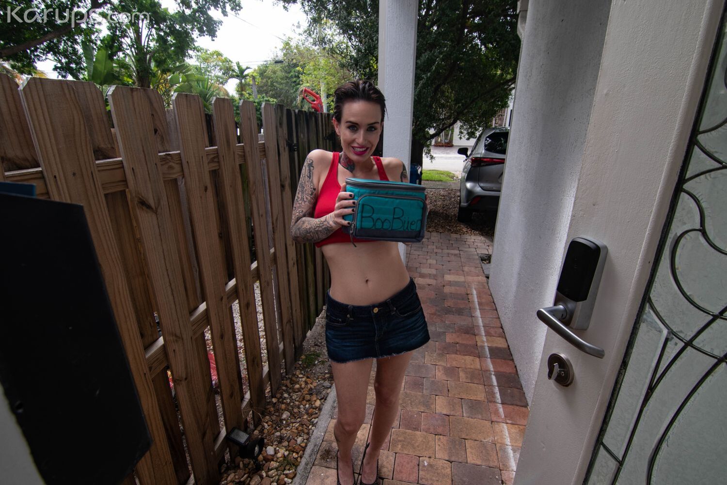 BUXOM BITCH DELIVERS