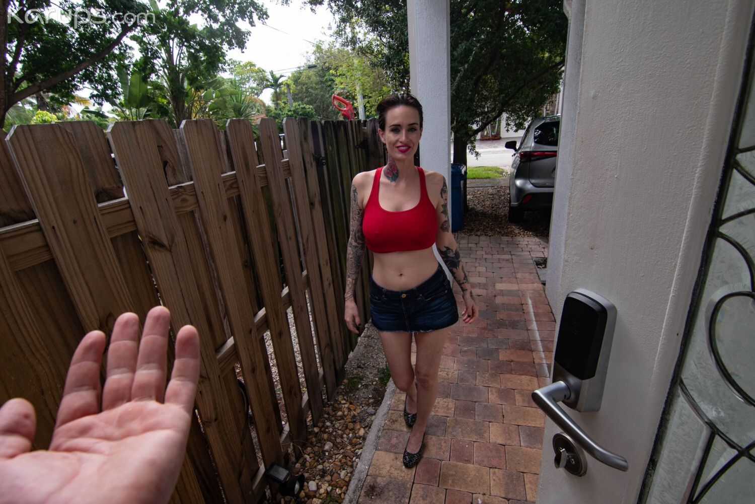 BUXOM BITCH DELIVERS