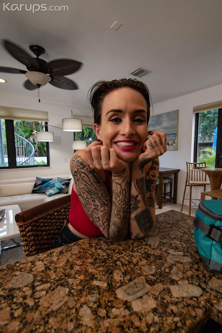 BUXOM BITCH DELIVERS