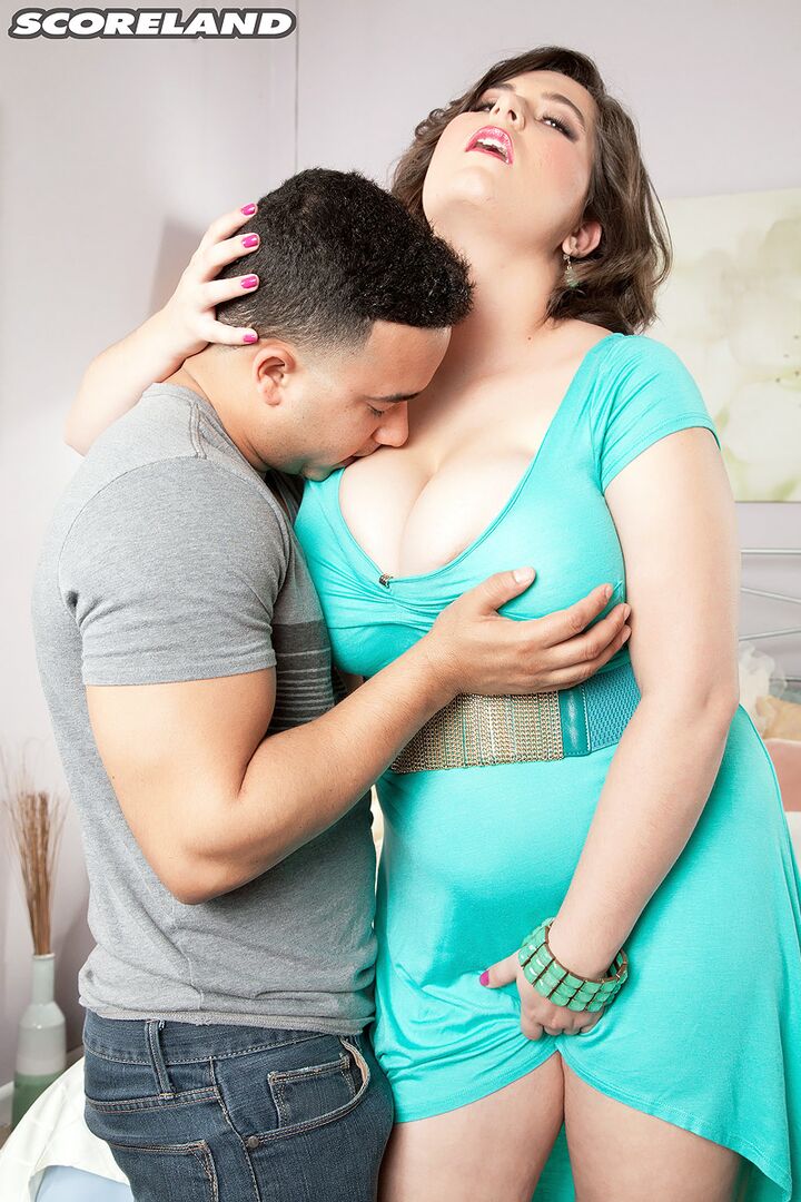 BUSTY WET DREAM CUMS TRUE